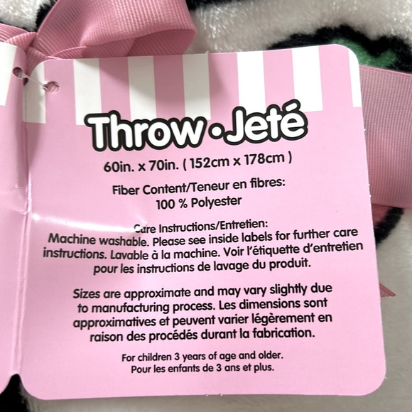 Hello Kitty NWT plush blanket - Picture 4 of 4